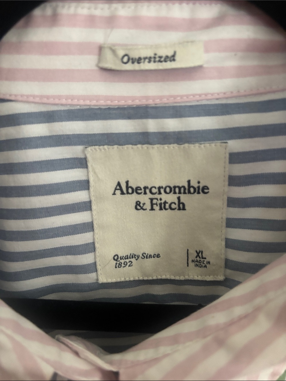 Woman’s button A&F - Picture 2 of 3